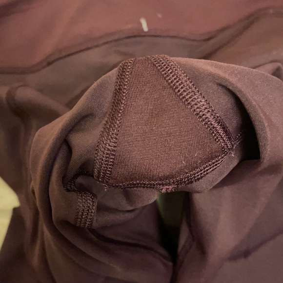 Lululemon Tight 23” Merlot Size 6 - Picture 3 of 5